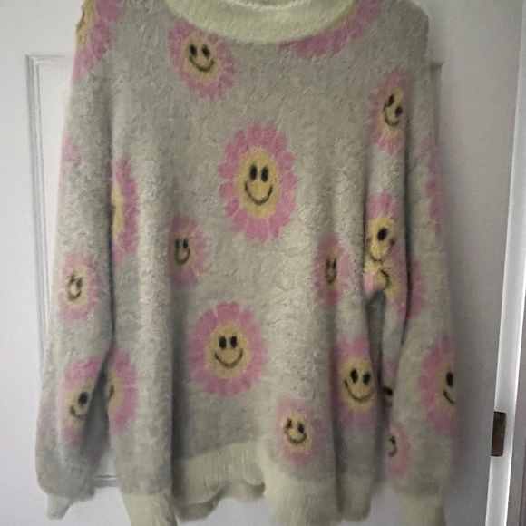 Smiley face soft sweater - Picture 1 of 1